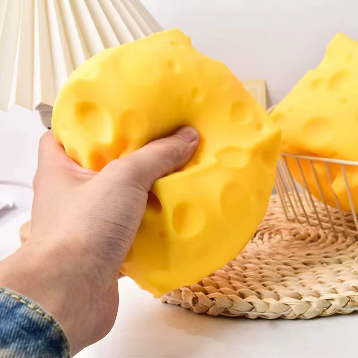 Cheese Stress Ball Squishy Toy - Food & Snacks Coloring Book Bold & Easy Pdf 评论和价格